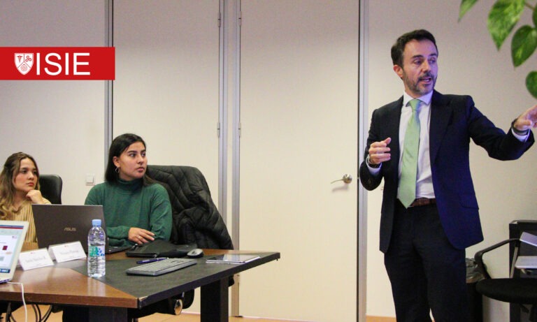 ¿Por qué el método del caso transforma tu aprendizaje en un Máster PDE?