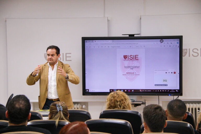 ¡Nuestros Cursos Superiores Universitarios y MBA ahora certificados por TECH Universidad Tecnológica!